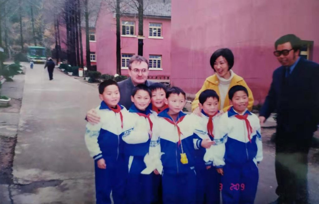 宁波至诚学校成立